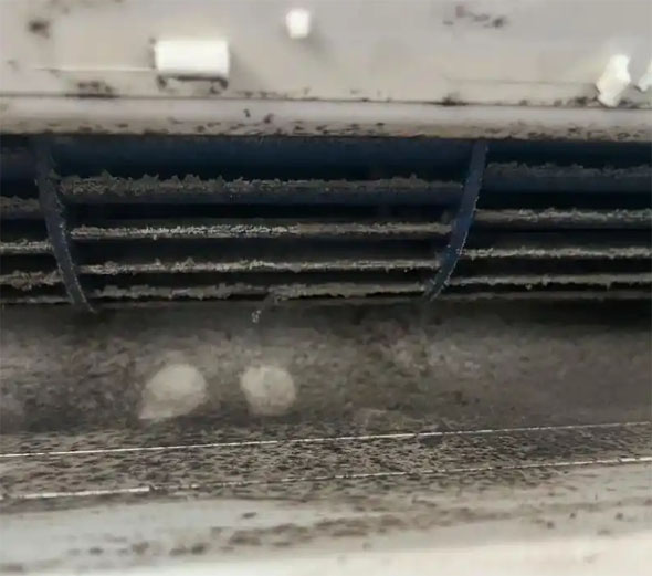 英山空调吹的风有股烧焦味是怎么回事